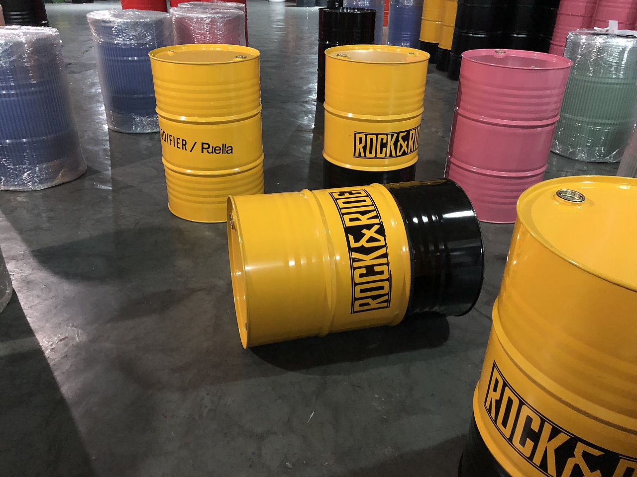 油桶创意油桶图案印刷橱窗陈列道具展示桶