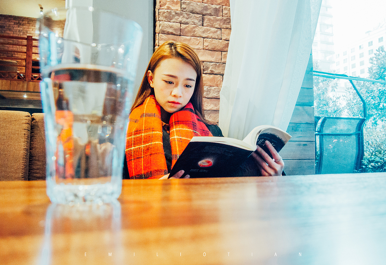 周末闲暇一杯咖啡一本书,