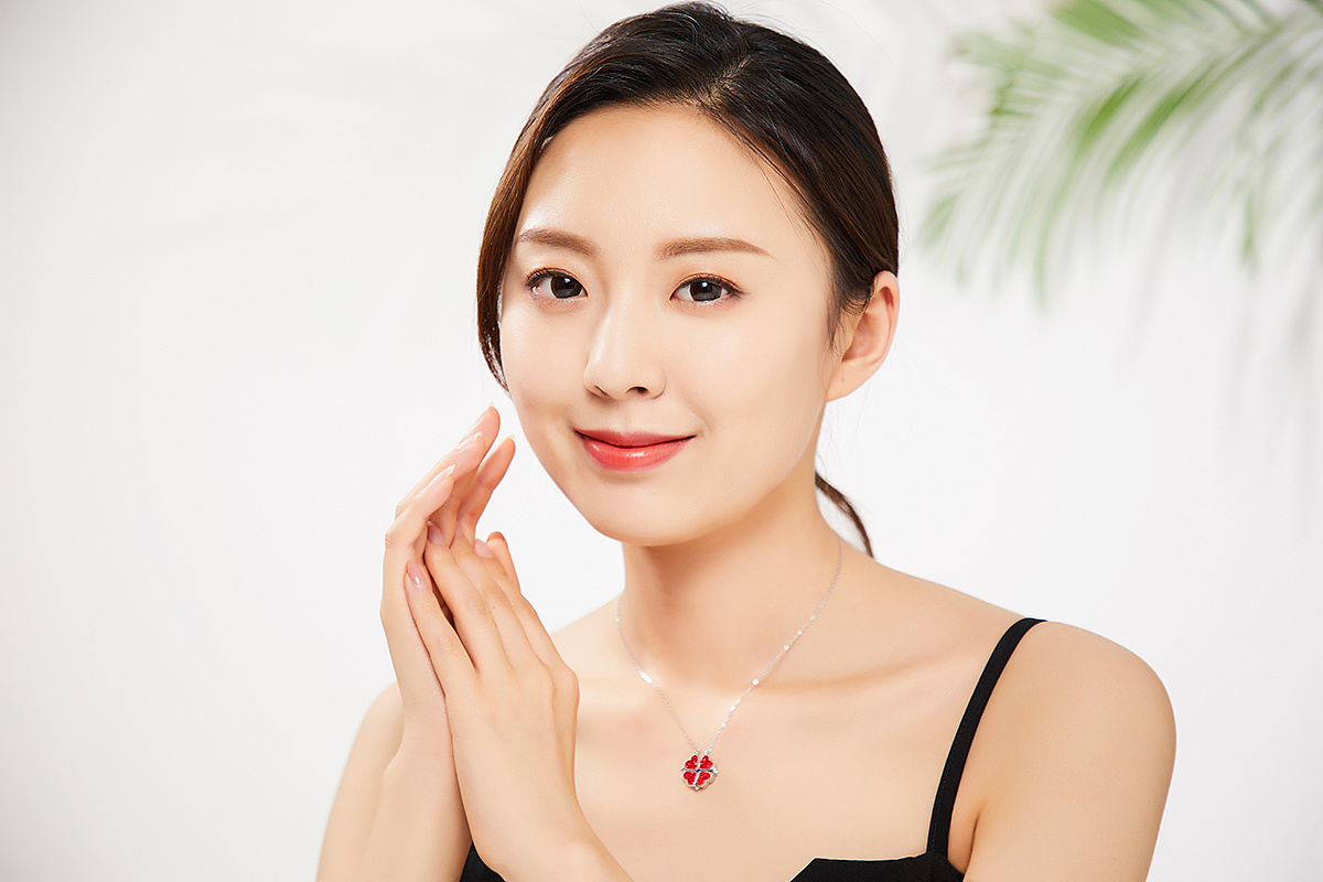 四叶草项链 静物 模特|摄影|其他摄影|电商视觉服务商 - 原创作品