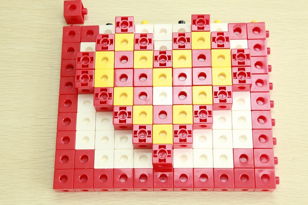 一款简单的玩具组装定格动画制作。