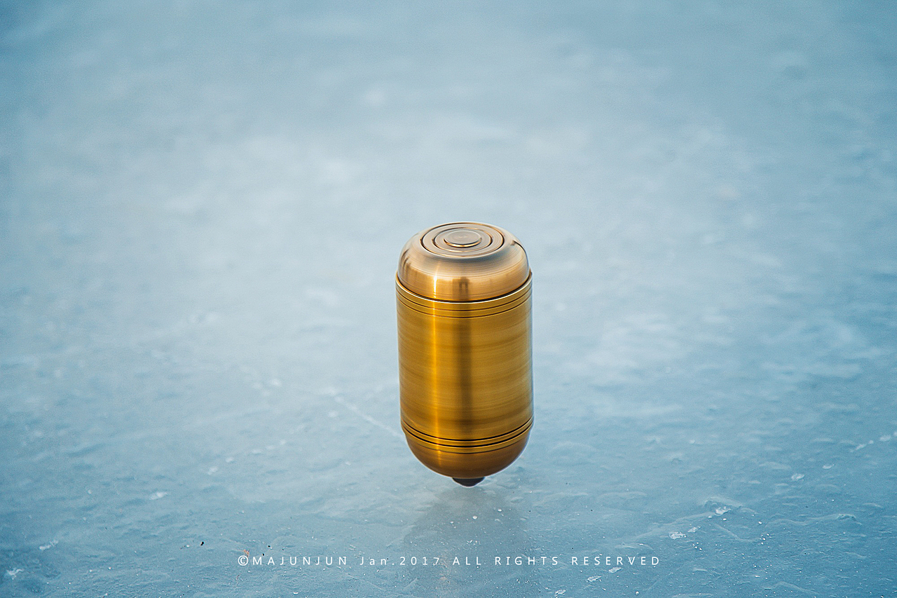 不锈钢制成的冰陀螺