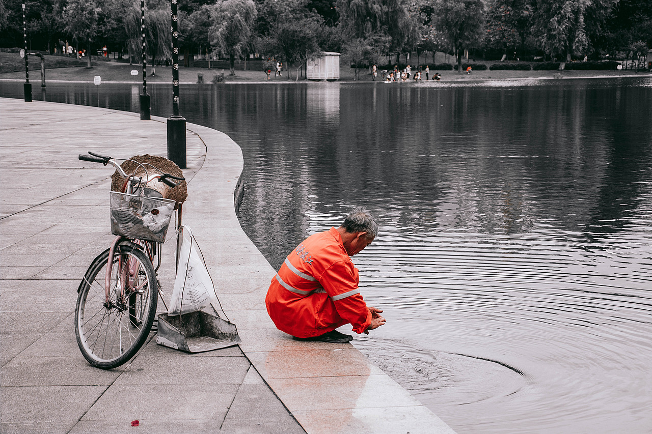 平淡日子里的刺