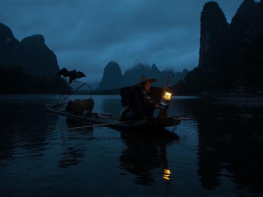 桃李春风一杯酒，江湖夜雨十年灯。