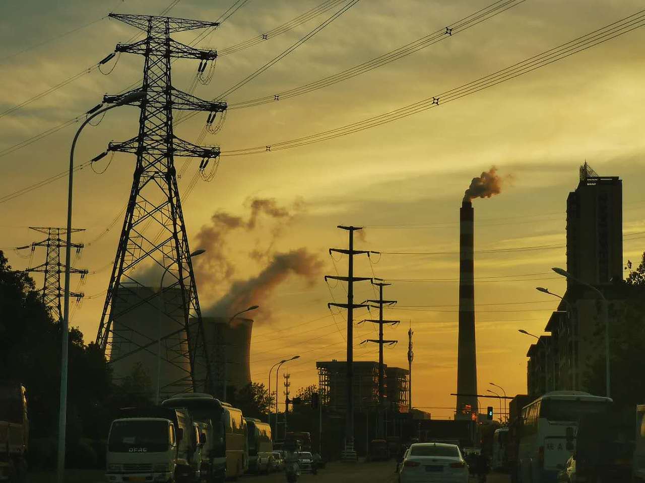 工業(yè)風(fēng)傍晚夕陽(yáng)西下工廠意境感覺(jué)（圖ZMjIxNjU4NTMy） - 環(huán)境/建筑攝影 - 站酷設(shè)計(jì)師洋洋洋灬羊先森原創(chuàng)素材 - 站酷ZCOOL