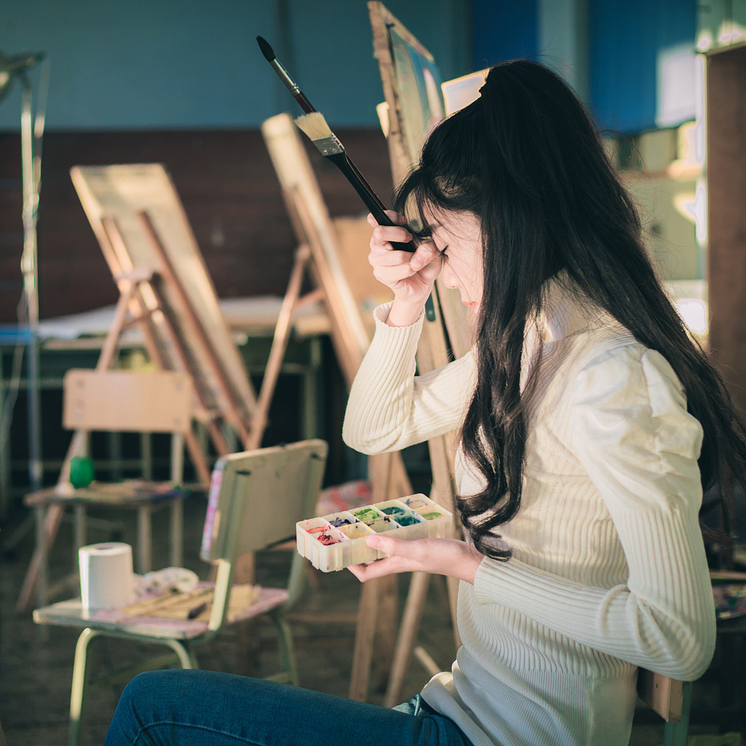 残破的画室|摄影|人像|银色键盘 - 原创作品 - 站酷 (zcool)