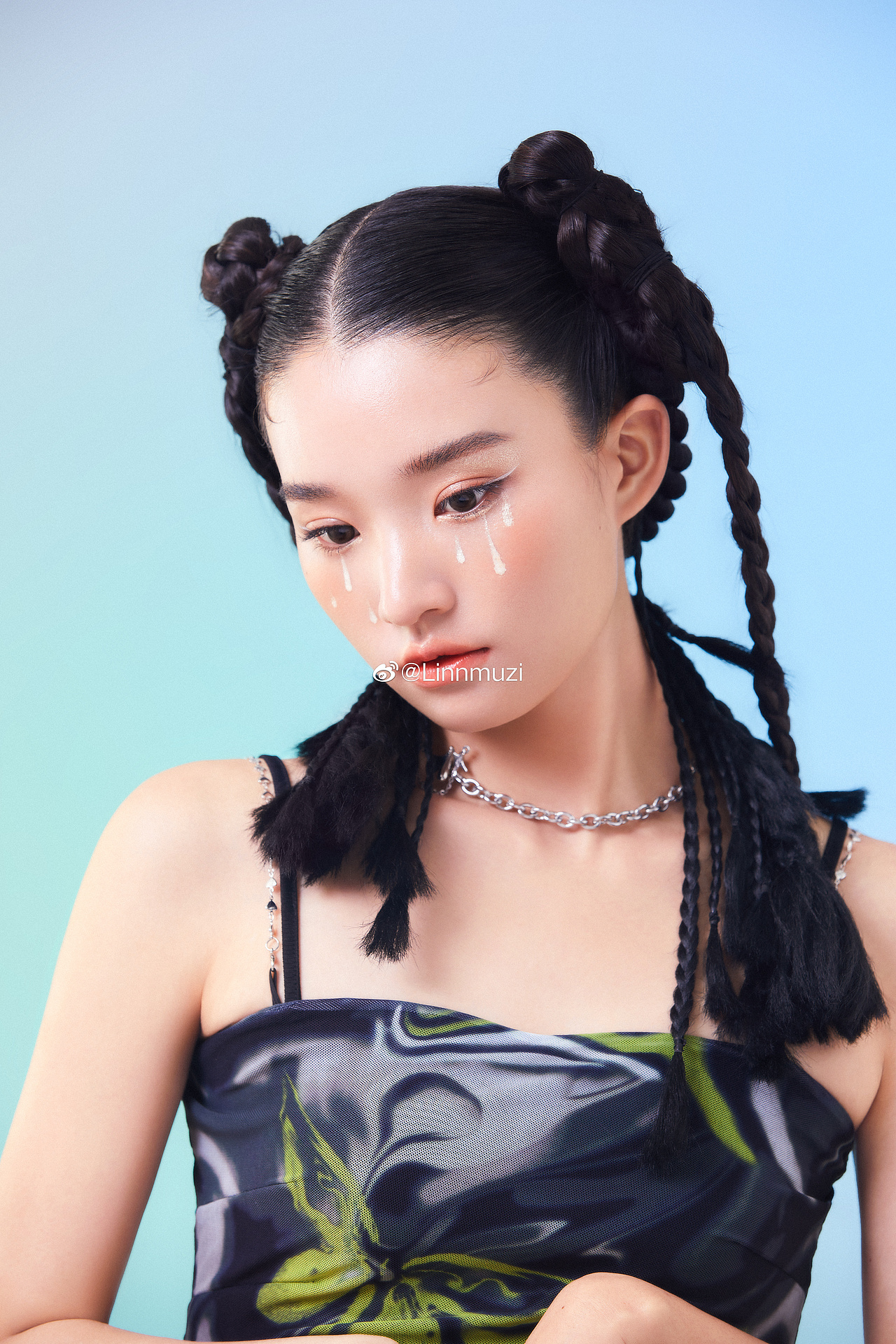 彩色眼线广告妆发