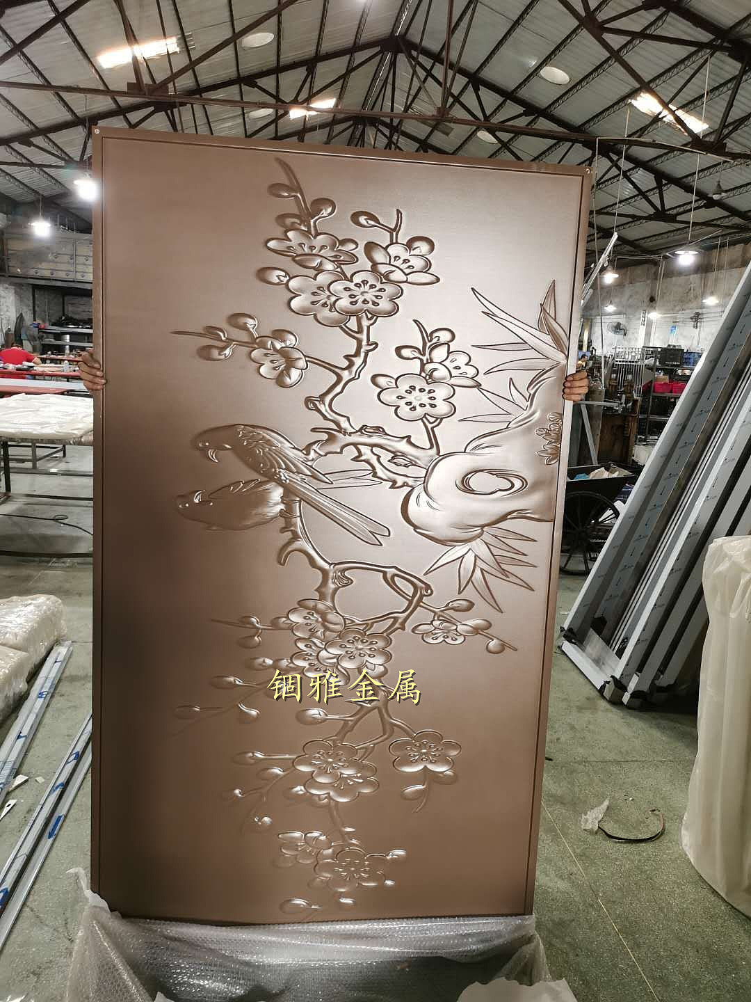 见仁见智的铝板仿铜浮雕壁画，铝艺浮雕山水壁画背景墙