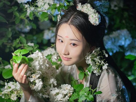 杭州湘湖木绣球汉服（个人主页-ZNTkwMzk1MDQ=） - 人像摄影 - 站酷设计师猫依原创素材 - 站酷ZCOOL