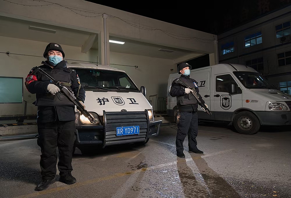 廊坊银盾护卫武装押运款箱反恐入库演习