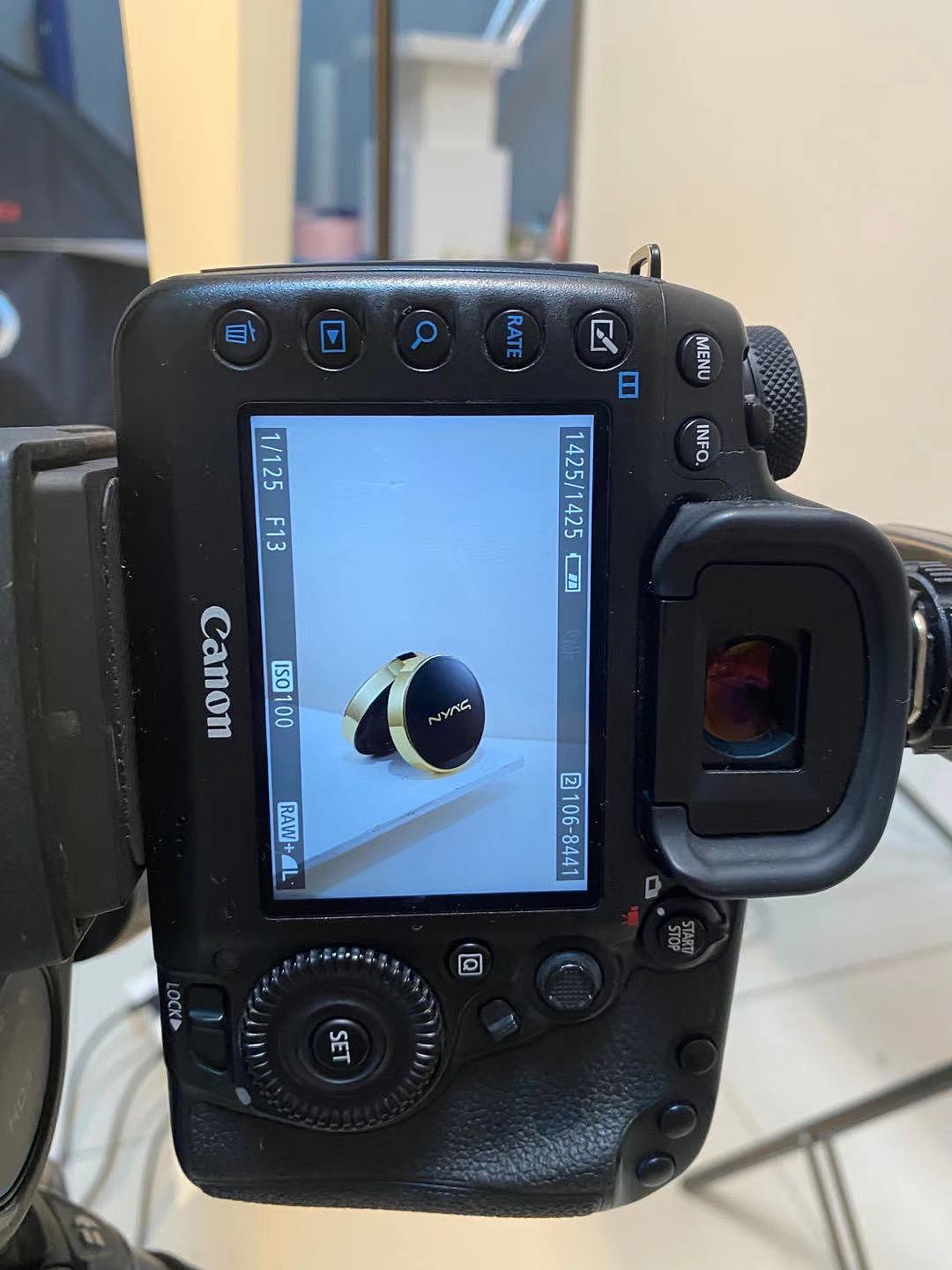 一些白色化妆品小场景