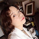 花园里的少女的头像