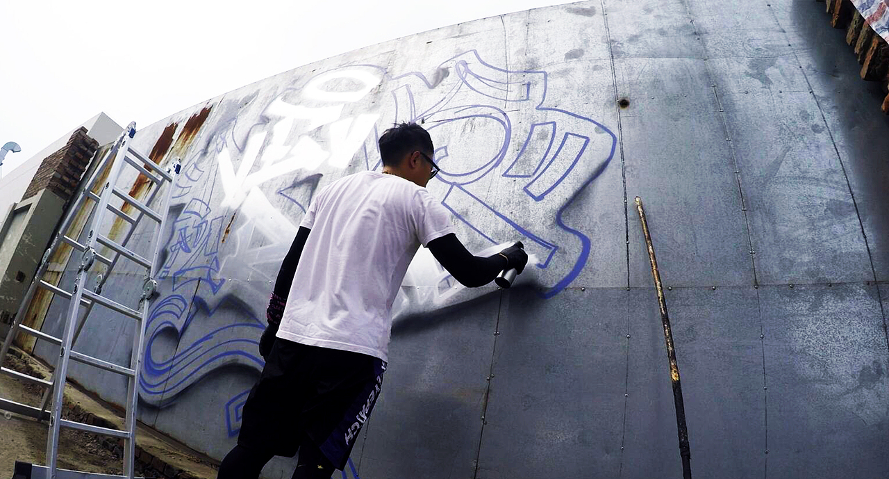 最热的不是天气，而是我们的热爱___街头涂鸦_NEWSCREW（图ZMTY4MDE5ODI4） - 新锐潮流插画 - 站酷设计师北京街头涂鸦团队原创素材 - 站酷ZCOOL