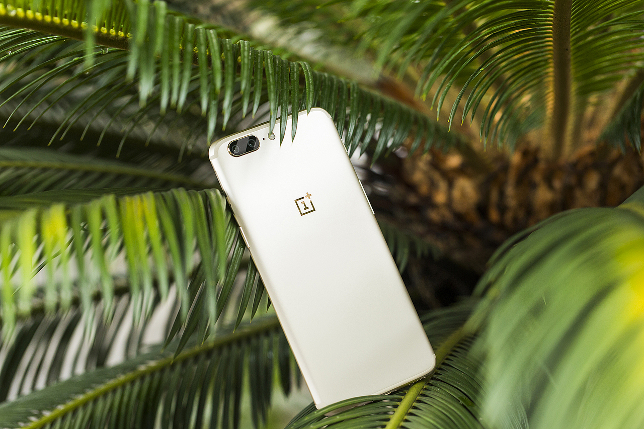 OPPP R11 巴萨 &VIVO X9s 活力蓝&一加手机5 小姐姐（图ZODgzNzU1NTI=） - 产品摄影 - 站酷设计师X老师会拍照原创素材 - 站酷ZCOOL