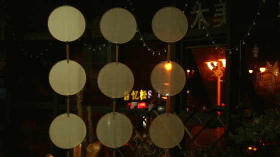 晴空一鹤排云上,便引诗情到碧霄