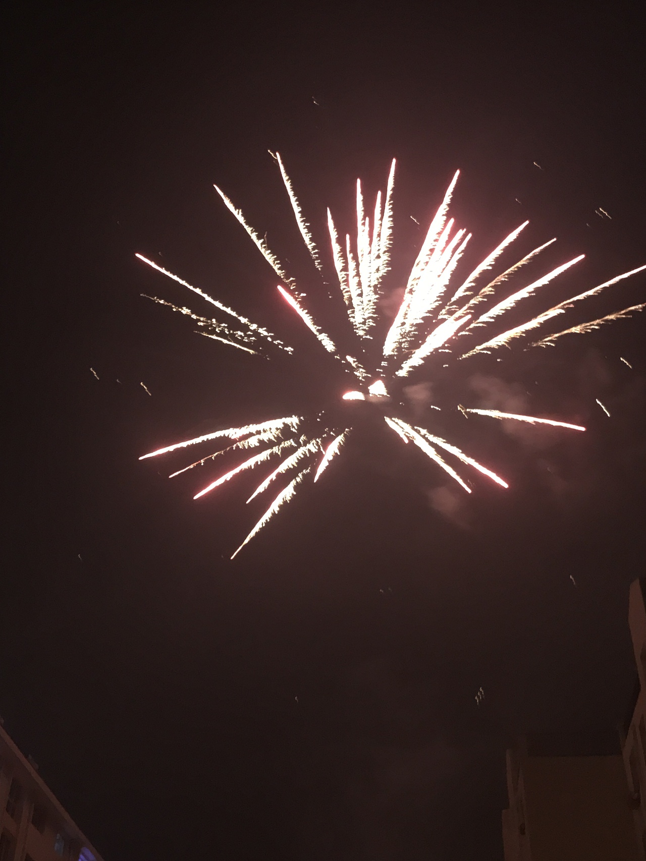 【過年是一場辭舊迎新的戰(zhàn)爭】（圖ZMTAwMTg0OTY4） - 人文/紀(jì)實攝影 - 站酷設(shè)計師Ch00L原創(chuàng)素材 - 站酷ZCOOL