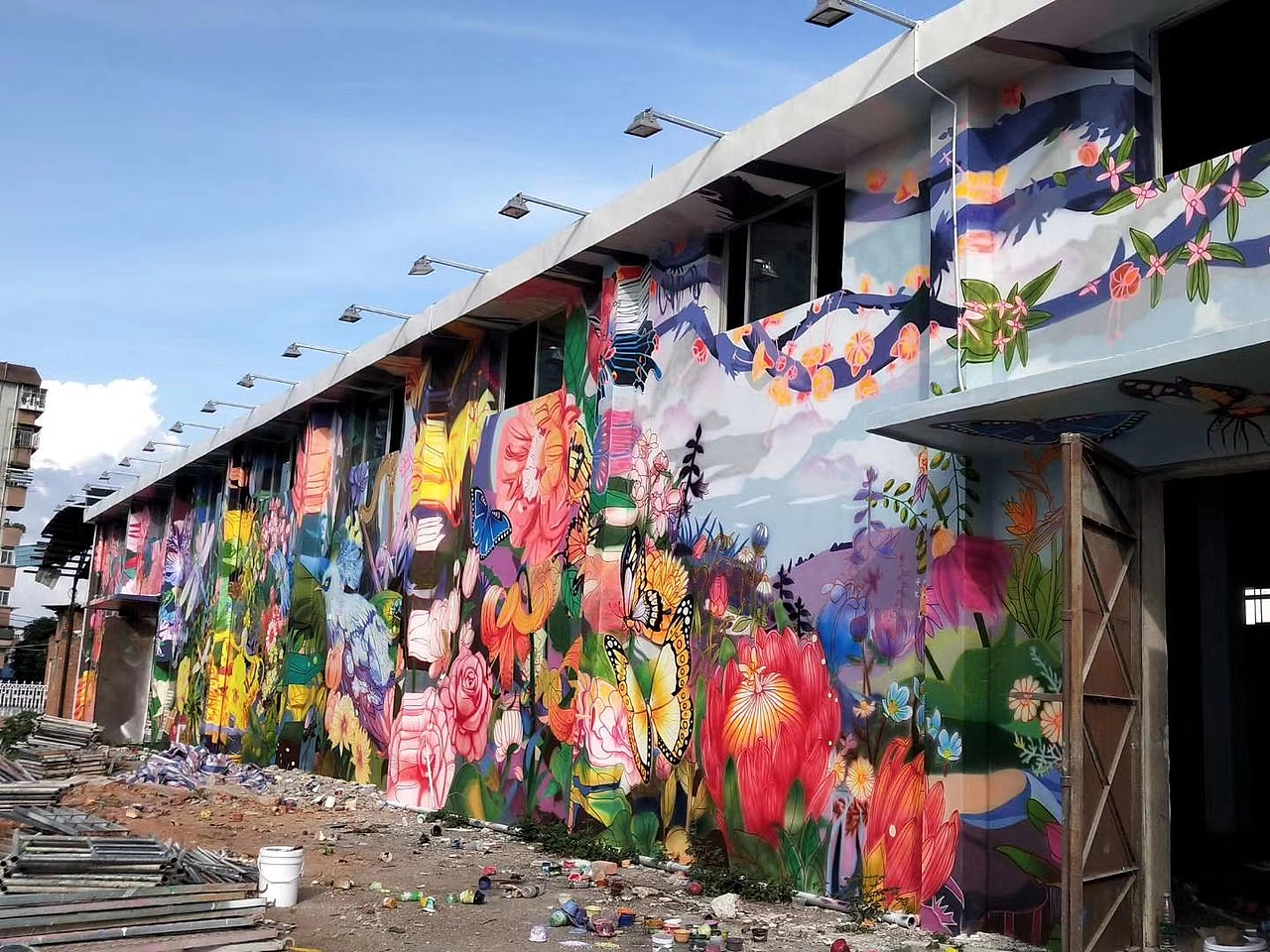 南宁高峰老厂房改造项目荧光手绘