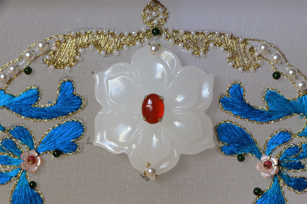 法式刺绣与苏绣结合 《如懿传》