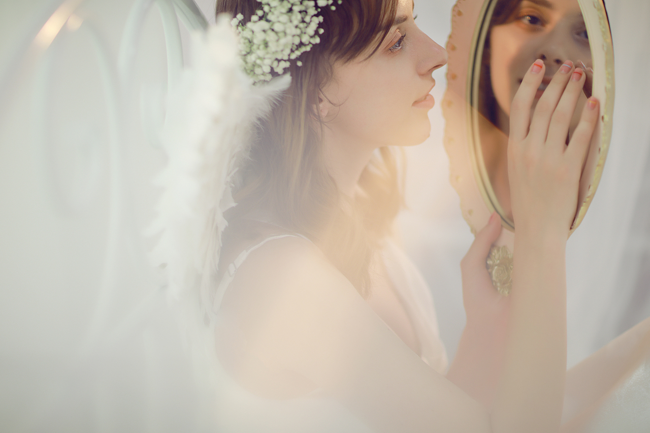 「挥着翅膀的女孩」