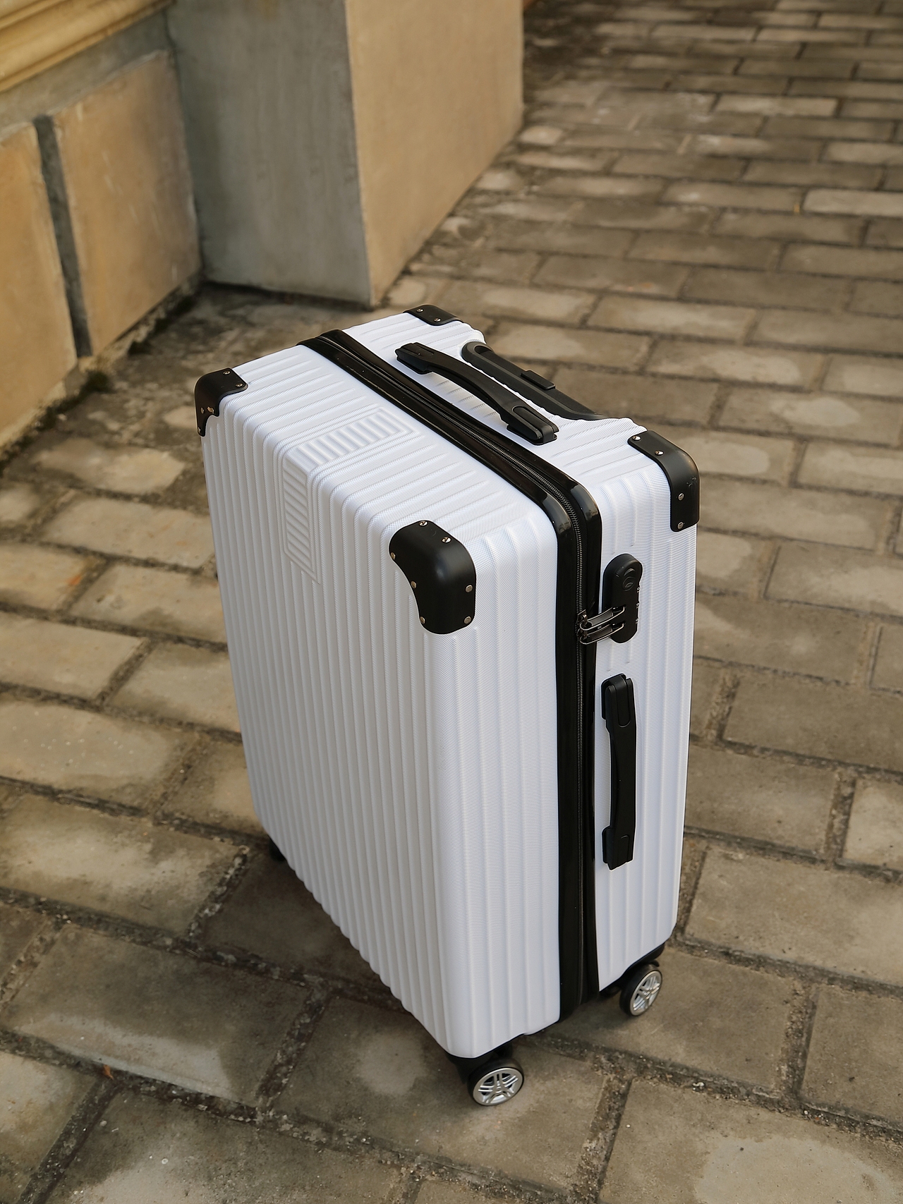 时尚行李箱拍照 室外场景拍摄 静物网拍摄影