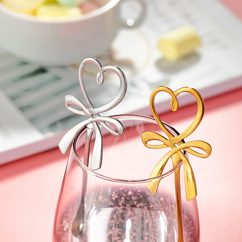 挥动的仙女棒 | 爱心蝴蝶结搅拌勺 | 勺子餐具摄影（图ZMTc4MjYzNzM2） - 产品摄影 - 站酷设计师漫渡光影原创素材 - 站酷ZCOOL