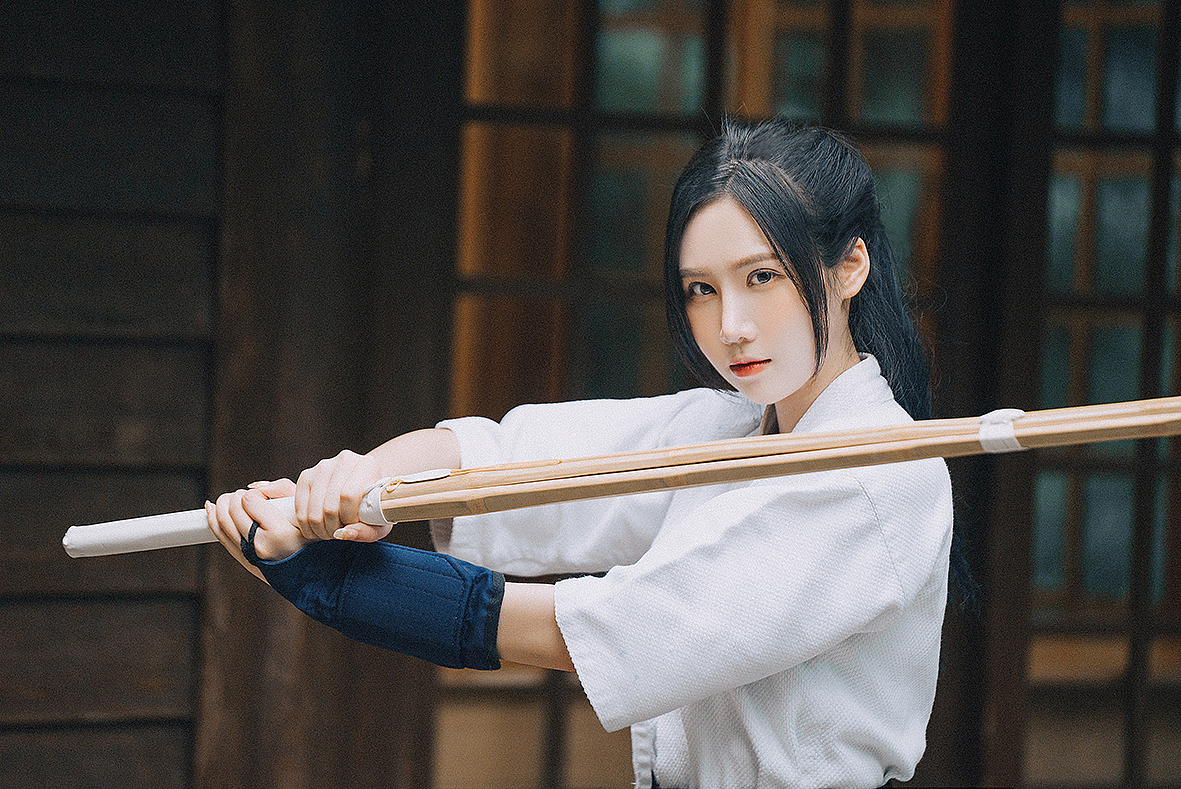 《 剑 道 少 女 》