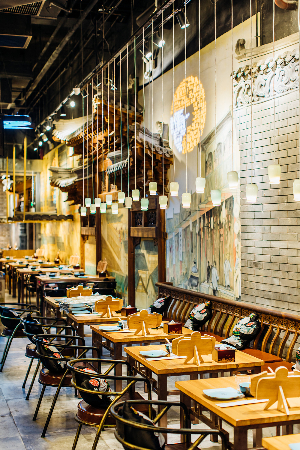 容品牌：局气餐厅设计-VI升级、新店空间升级