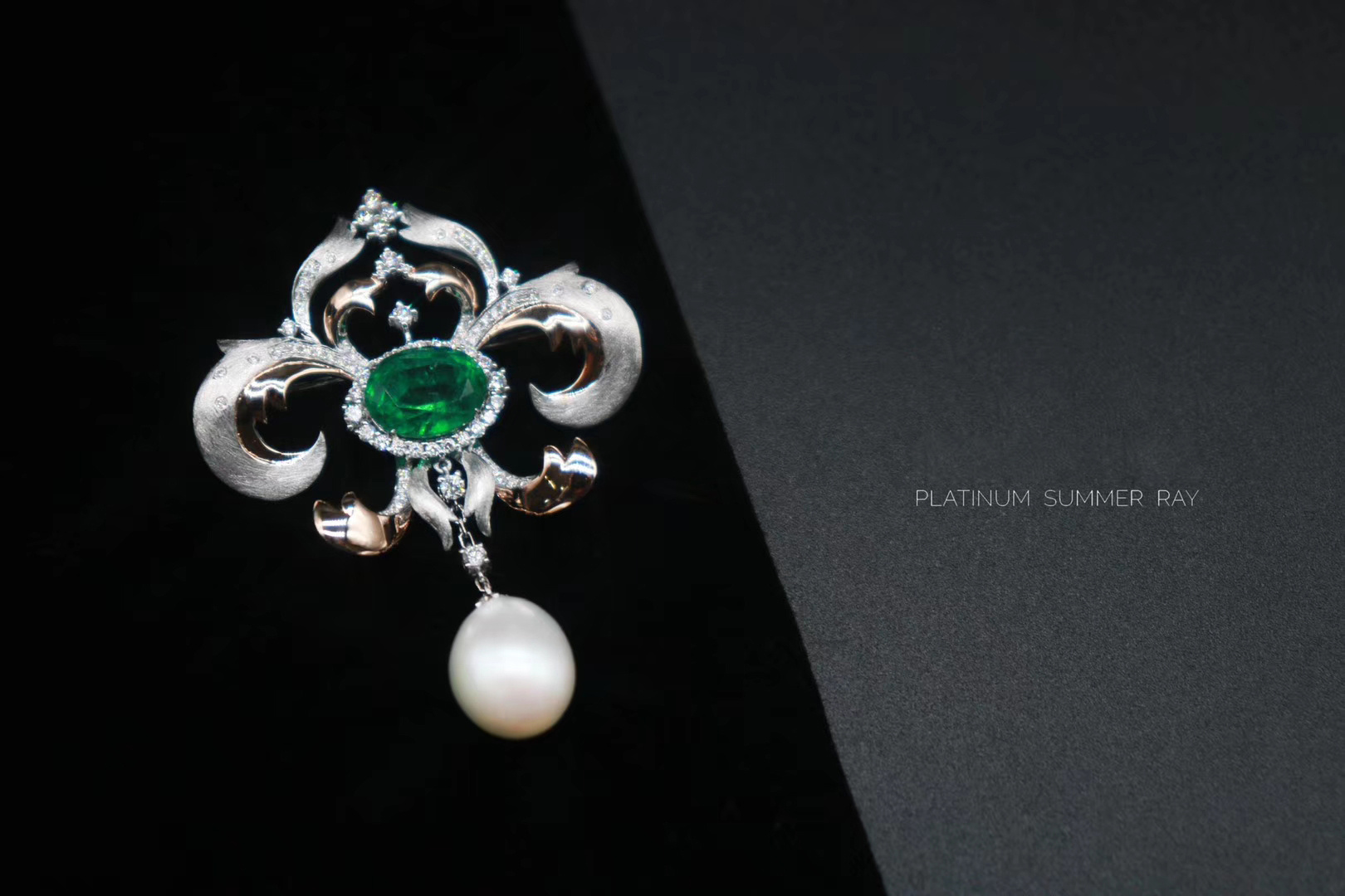 鸢尾花祖母绿胸针#75_月儿湾珠宝设计师-站酷zcool