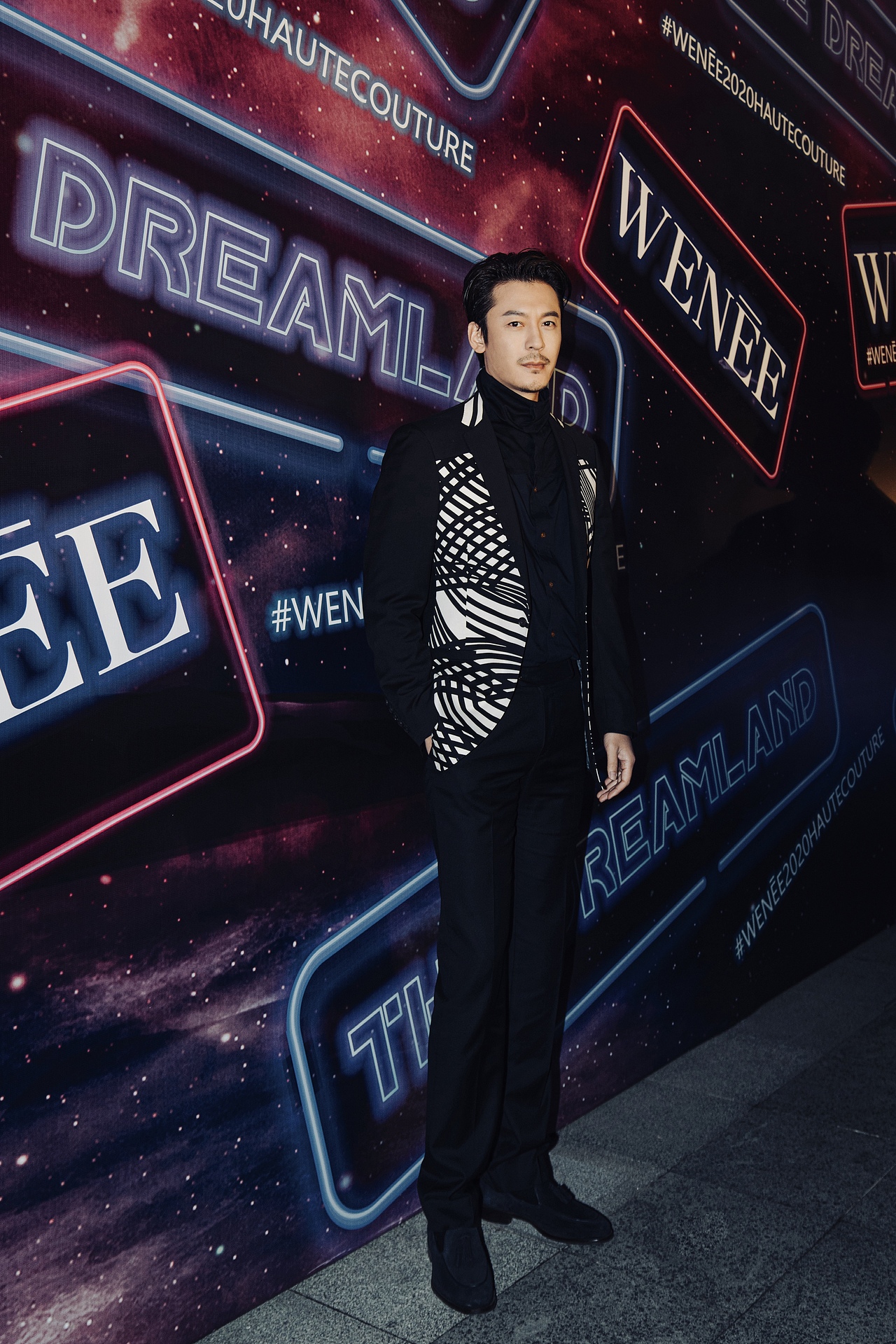 演员王东酒店形象照