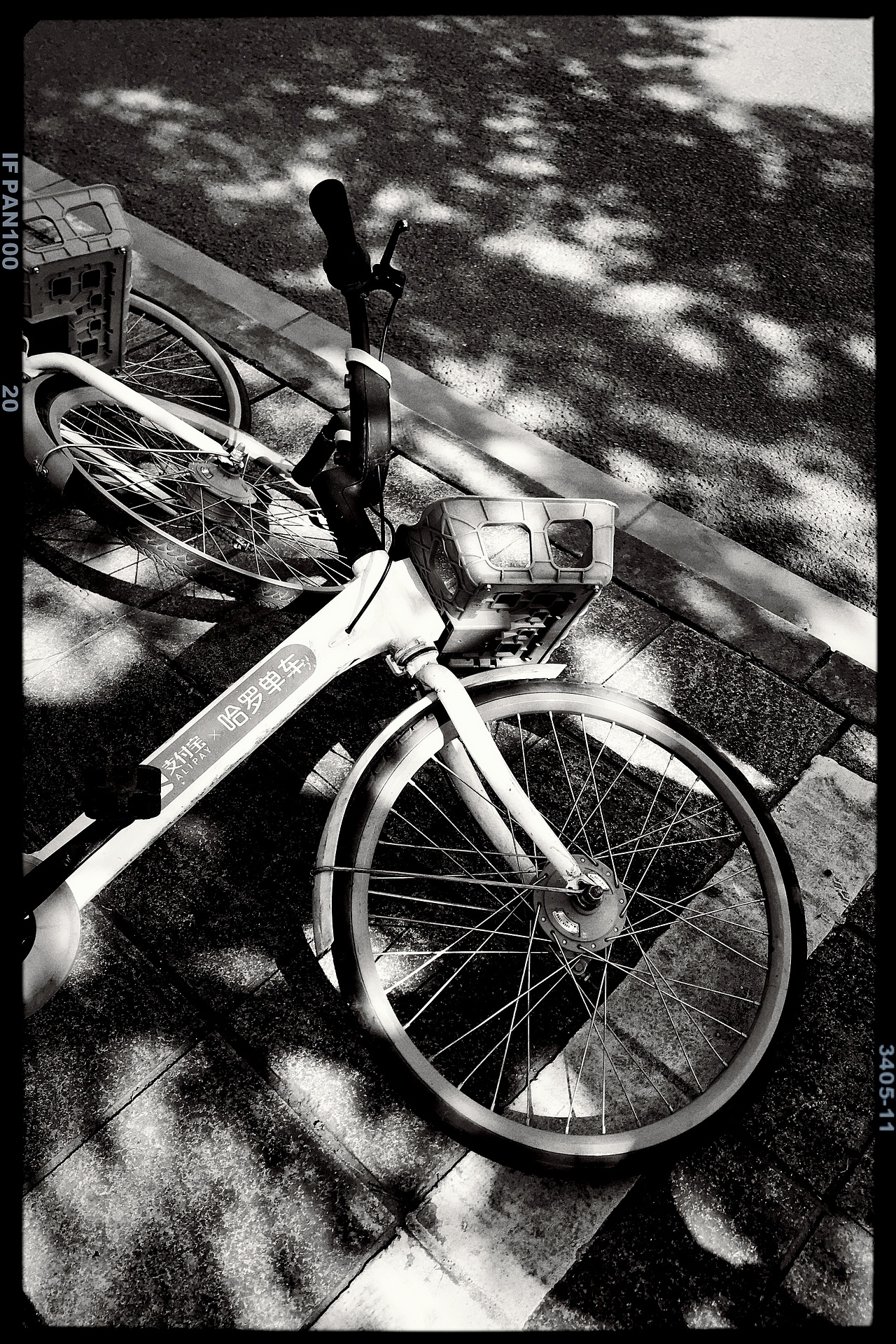 手機(jī)攝影|抽離了紛繁色彩，一瞬即是永恒（圖ZMjQyMDg4ODQ0） - 人文/紀(jì)實(shí)攝影 - 站酷設(shè)計(jì)師Z自由女神原創(chuàng)素材 - 站酷ZCOOL