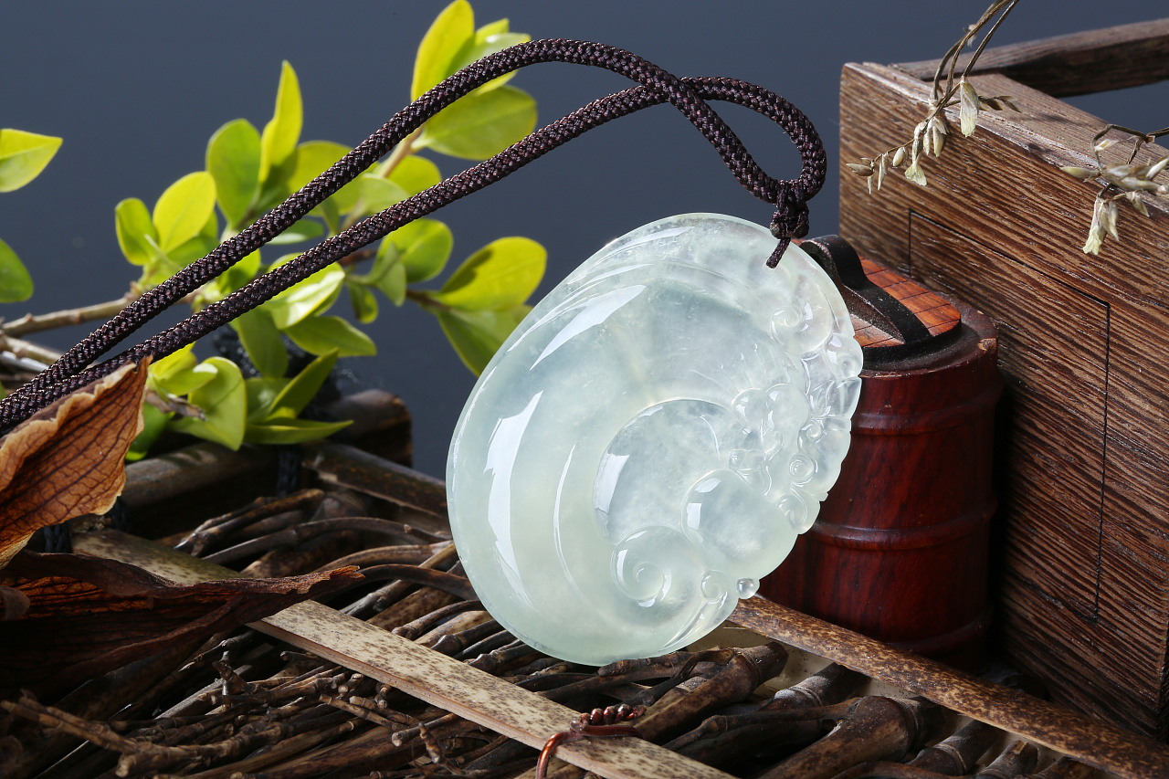 冰糯种翡翠如意吊坠照片