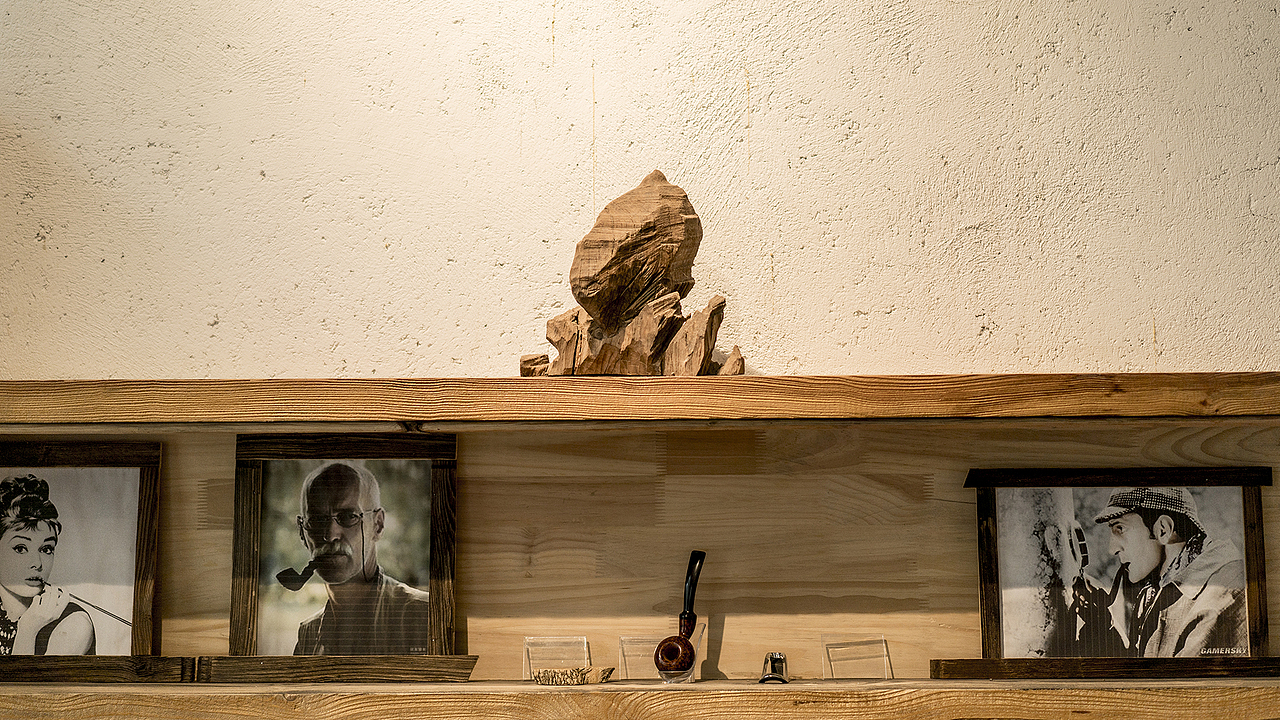 阿明探访：玉龙雪山下幽静小村里的手工烟斗工作室（图ZODE2NjYwNjg=） - 人文/纪实摄影 - 站酷设计师明原创素材 - 站酷ZCOOL