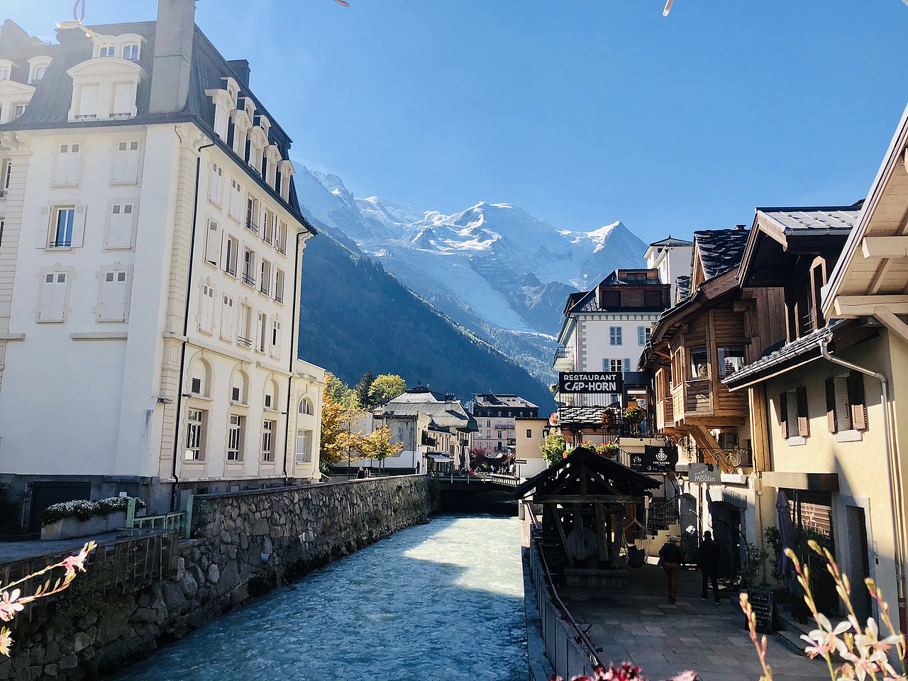 阿尔卑斯山下的小镇