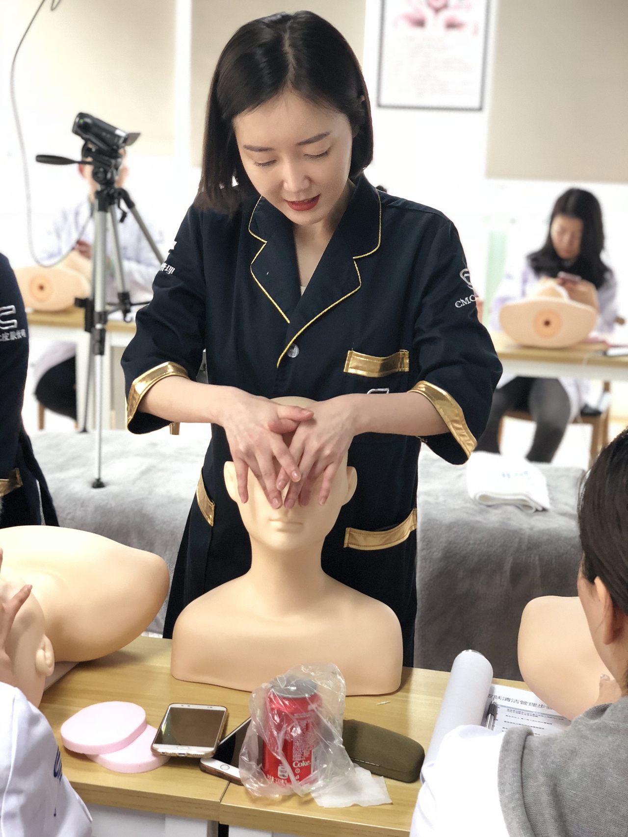 成都韩式皮肤管理的韩国院长教学现场