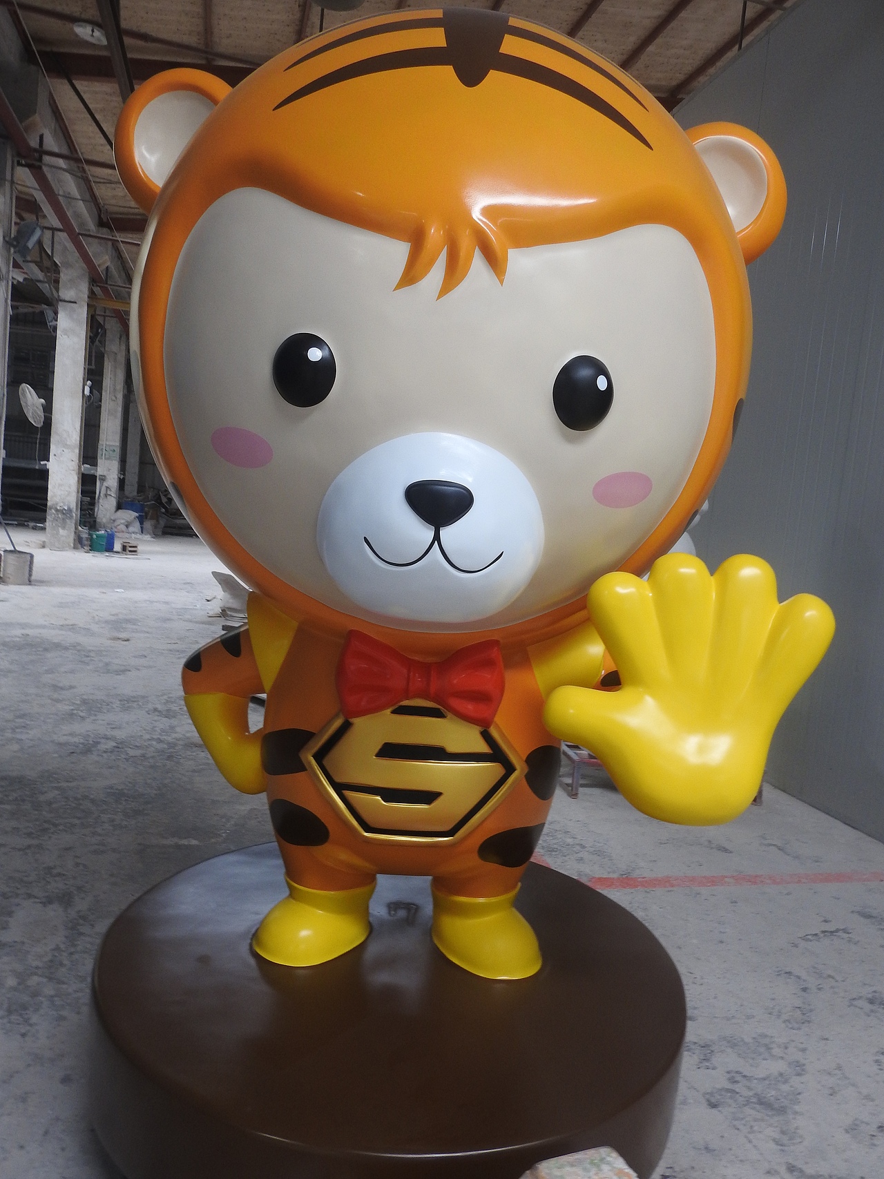 玻璃钢雕塑老虎卡通吉祥物ip形象摆件商场美陈文旅雕塑