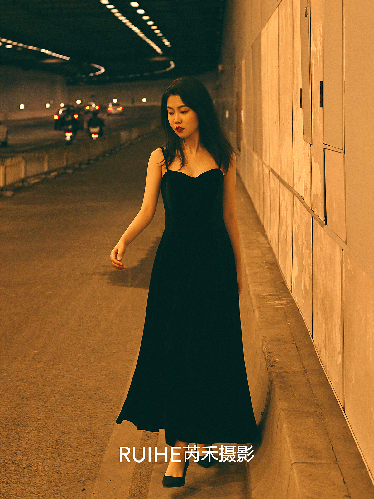 港风王家卫电影感婚纱照，隧道拍出的情绪大片~（图ZMjgxMDE3MTk2） - 婚礼摄影 - 站酷设计师遇见YUJIAN原创素材 - 站酷ZCOOL