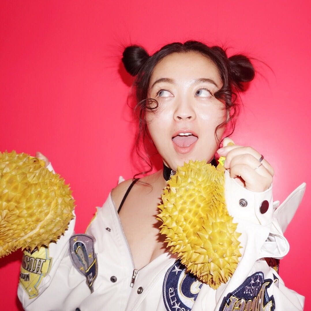 小小兔姐姐吃榴莲