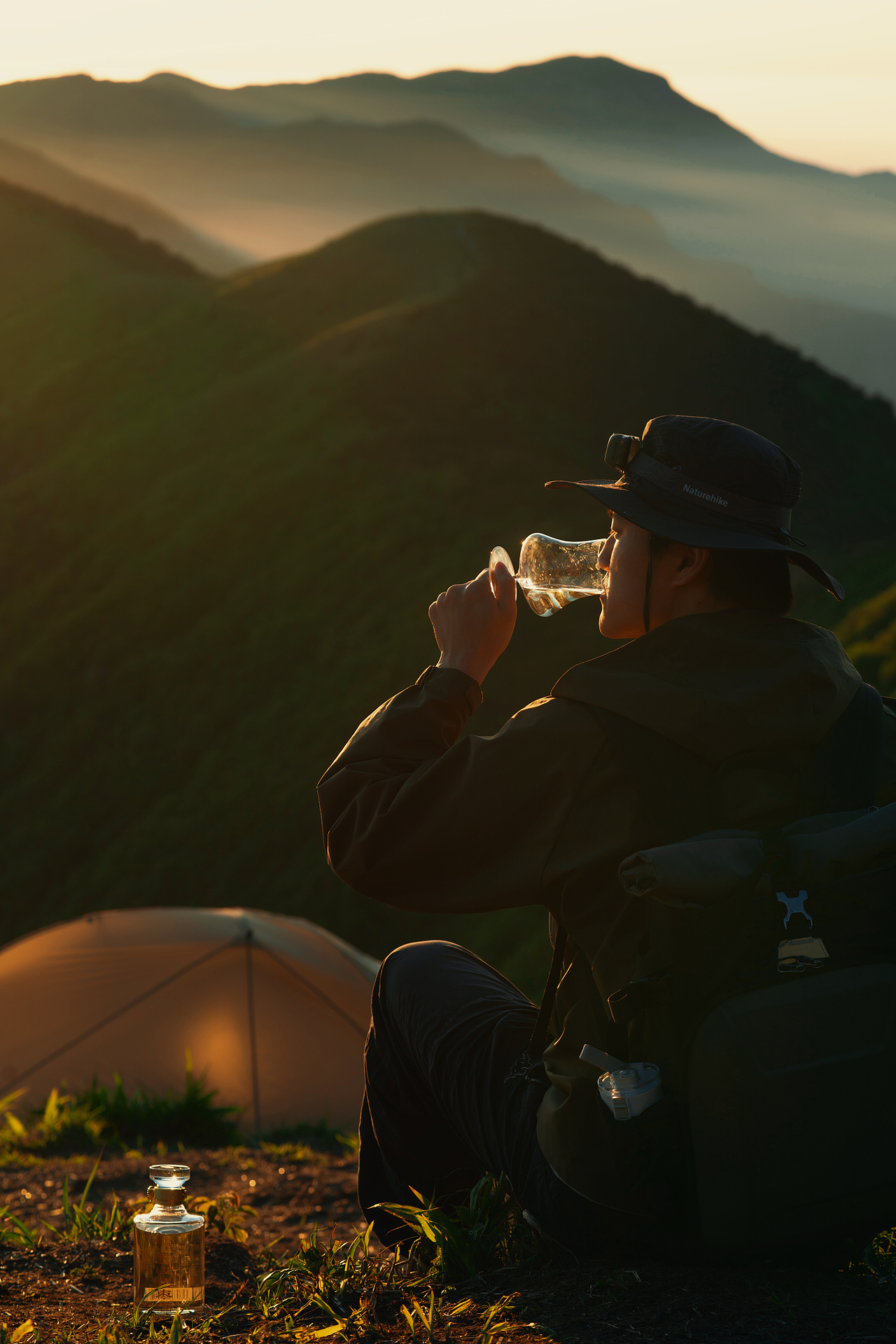 产品摄影| 天际霞光入酒中