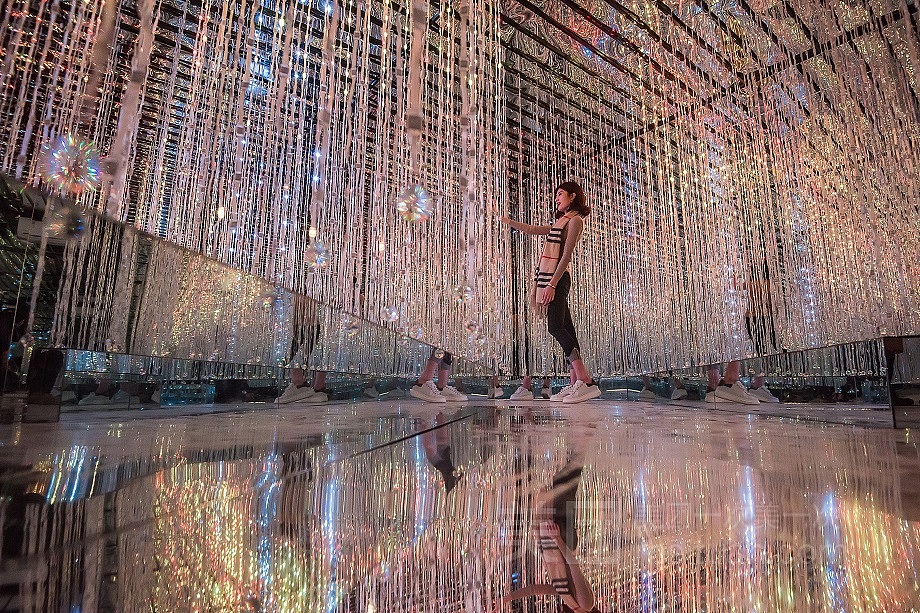 上海幕明水母灯星空艺术馆网红打卡镜子迷宫艺术馆