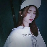 梁小小平面设计的头像