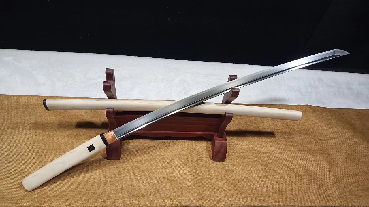 老吴是一个刀匠|手工艺|工艺品设计|正钢刀剑道具师 - 原创作品