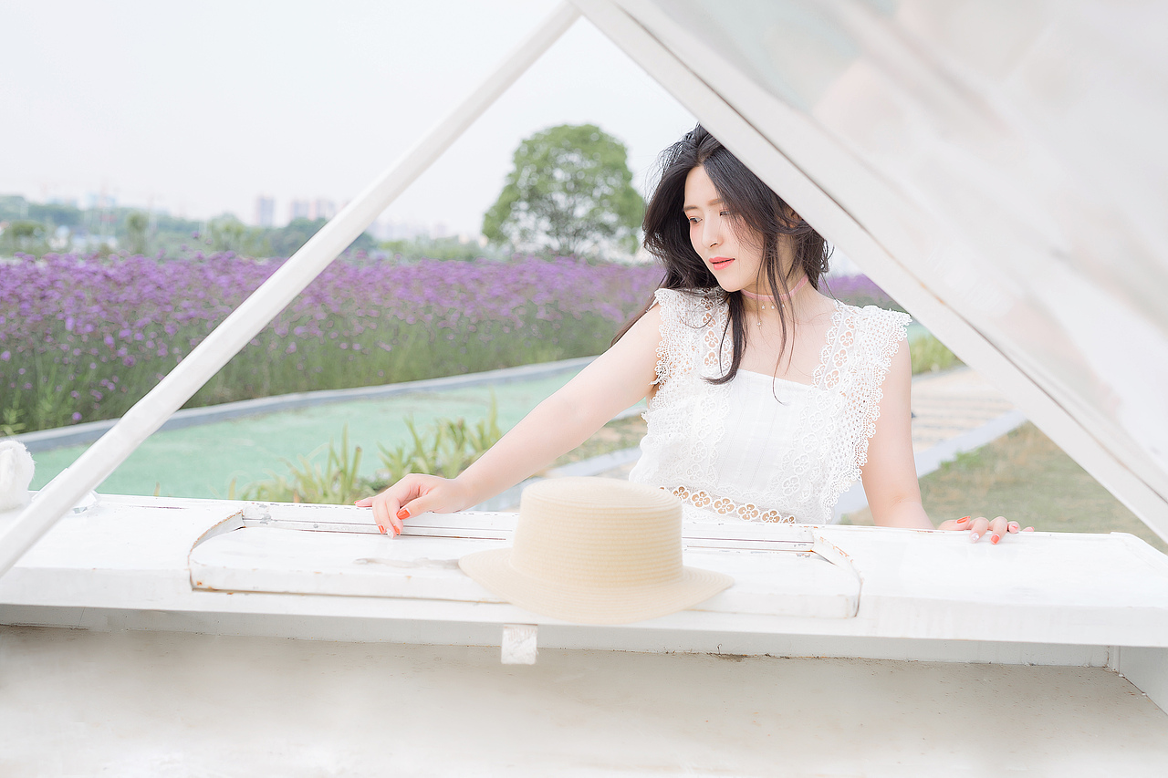 花海与琴（图ZMTIwNTgyMjM2） - 人像摄影 - 站酷设计师babynicki原创素材 - 站酷ZCOOL