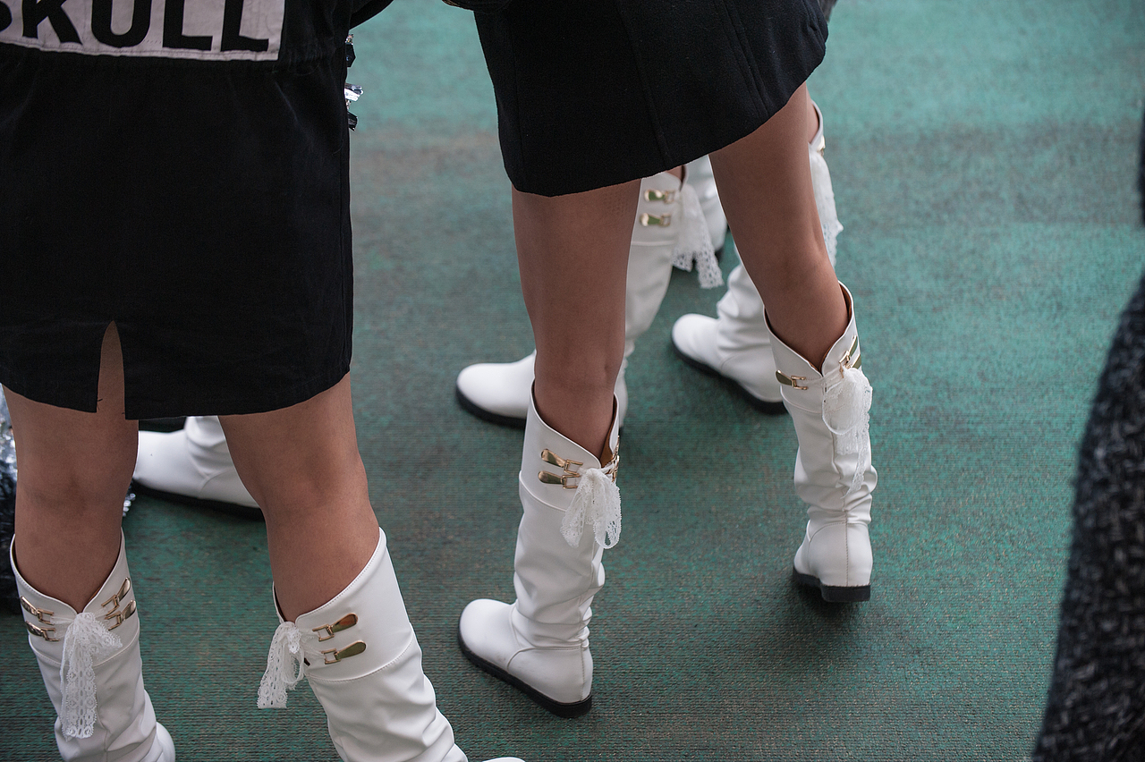 一场活动的后台——漂亮的腿（图ZMTkwMzUwMTky） - 人文/纪实摄影 - 站酷设计师尚象文化原创素材 - 站酷ZCOOL