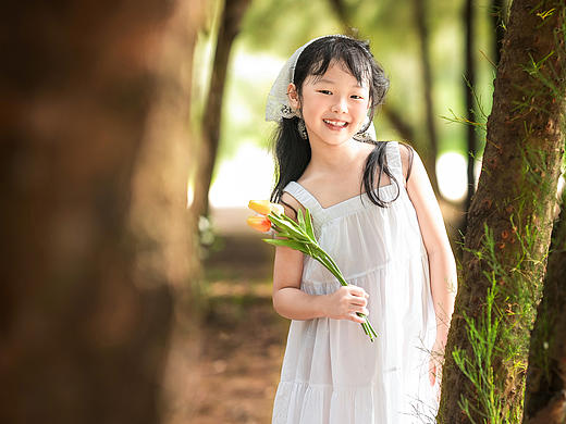 发光的森林女孩儿童写真