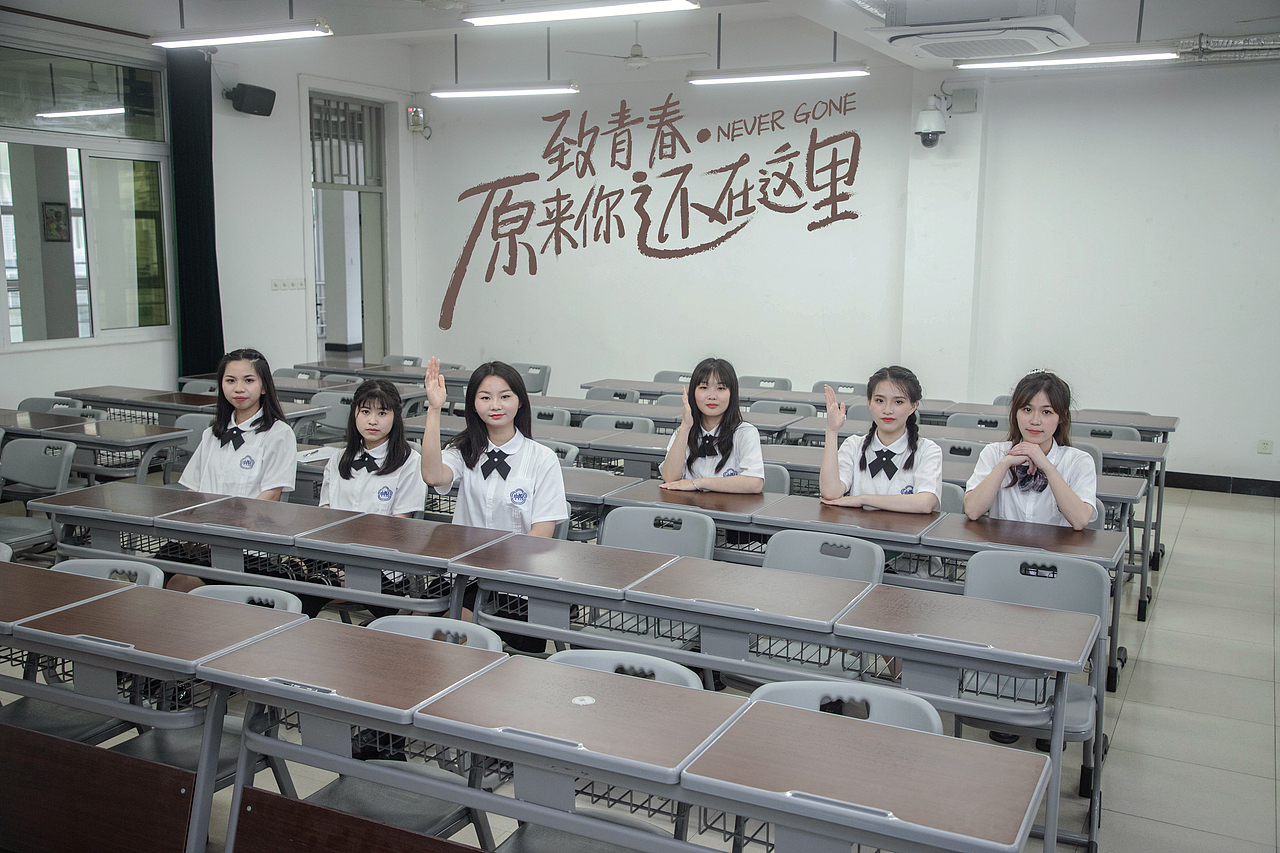 大学宿舍毕业照