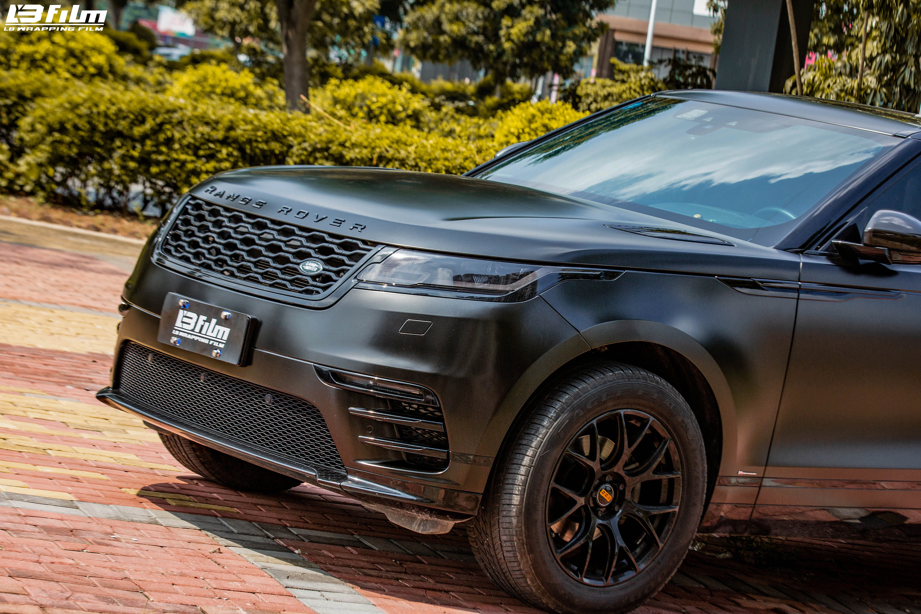 路虎星脉-电光金属黑