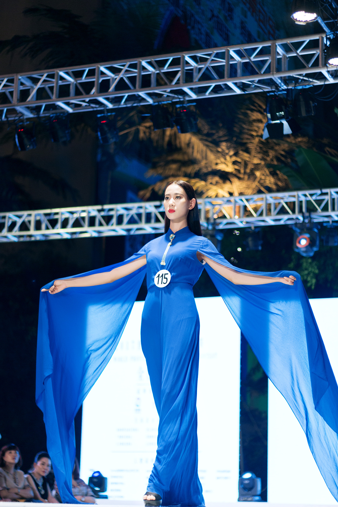 2017世界职业模特大赛爱裳惊艳