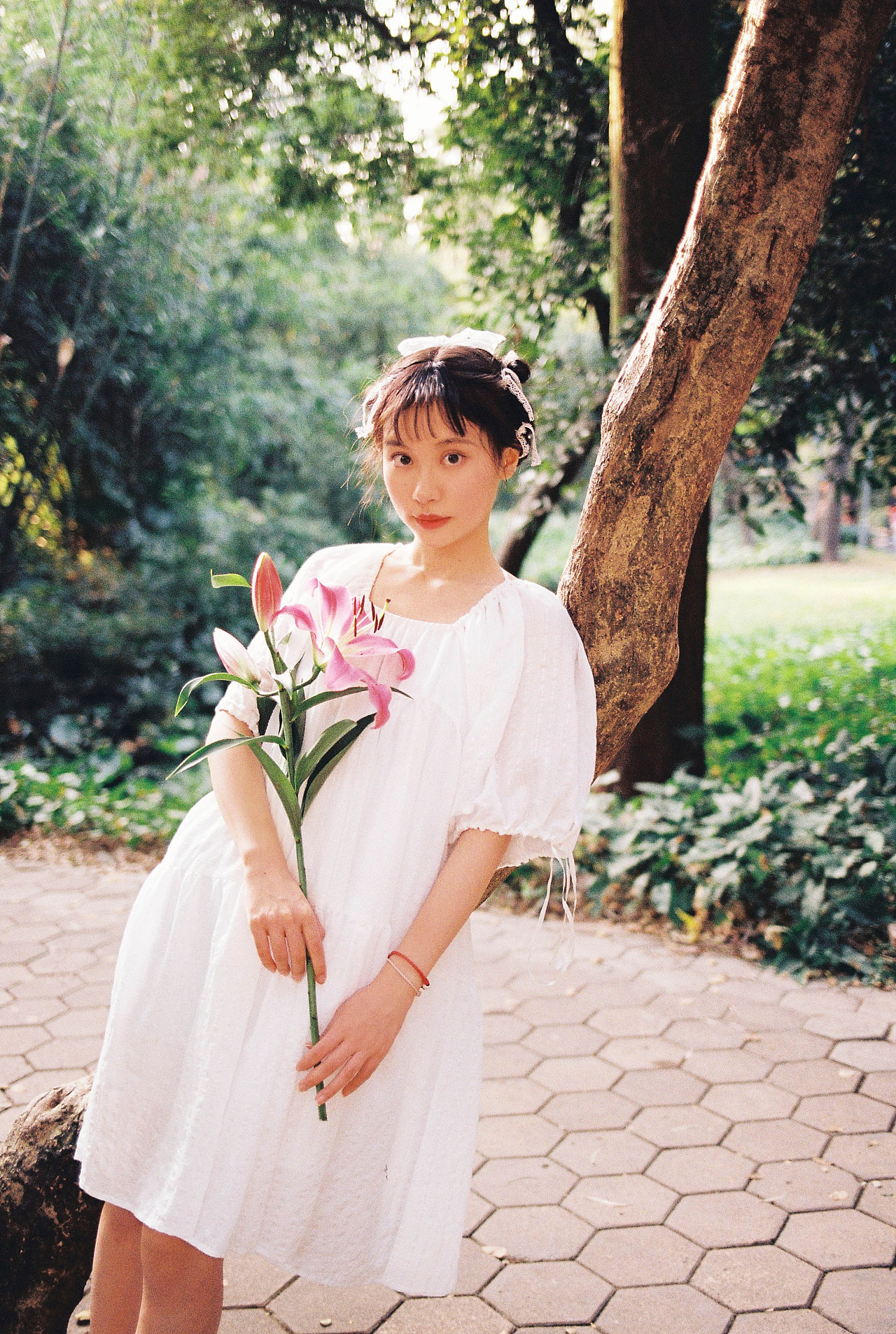 穿白裙子的女孩