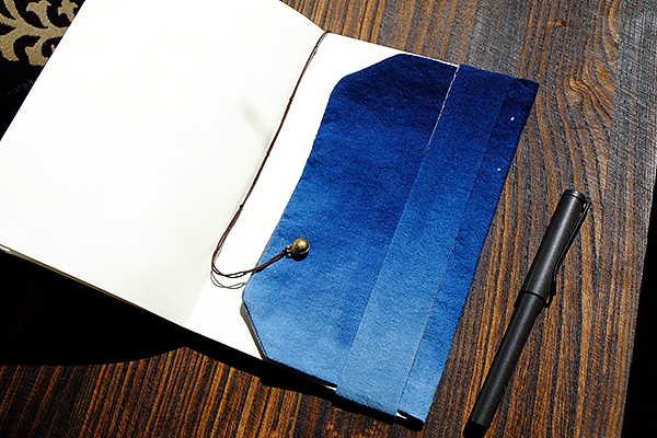 染一枚月亮庆中秋。