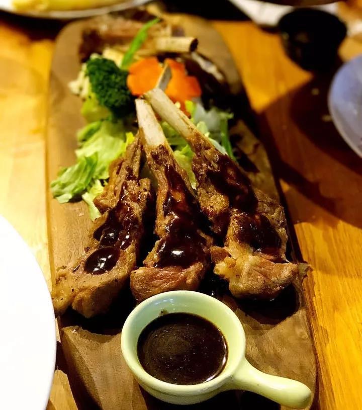 波普草莓音乐餐吧设计