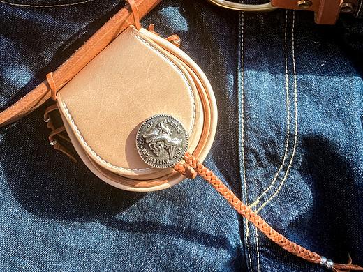 手工皮具-高橋丸袋腰包款（個人主頁-ZNTUxMDIxODA=） - 工藝品設(shè)計 - 站酷設(shè)計師追蝴蝶的豬原創(chuàng)素材 - 站酷ZCOOL